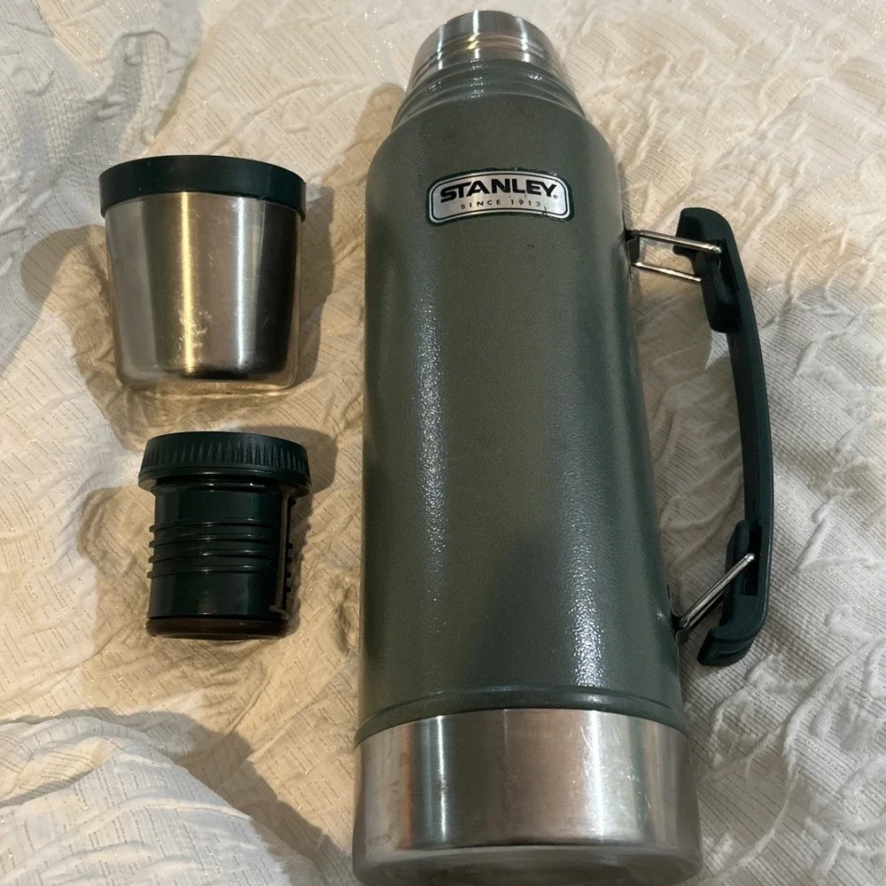 VTG Stanley Green Vacuum Thermos  W/ Stopper & Cup 1.1 Quart EN 12546-1 USA‎ - Picture 8 of 9